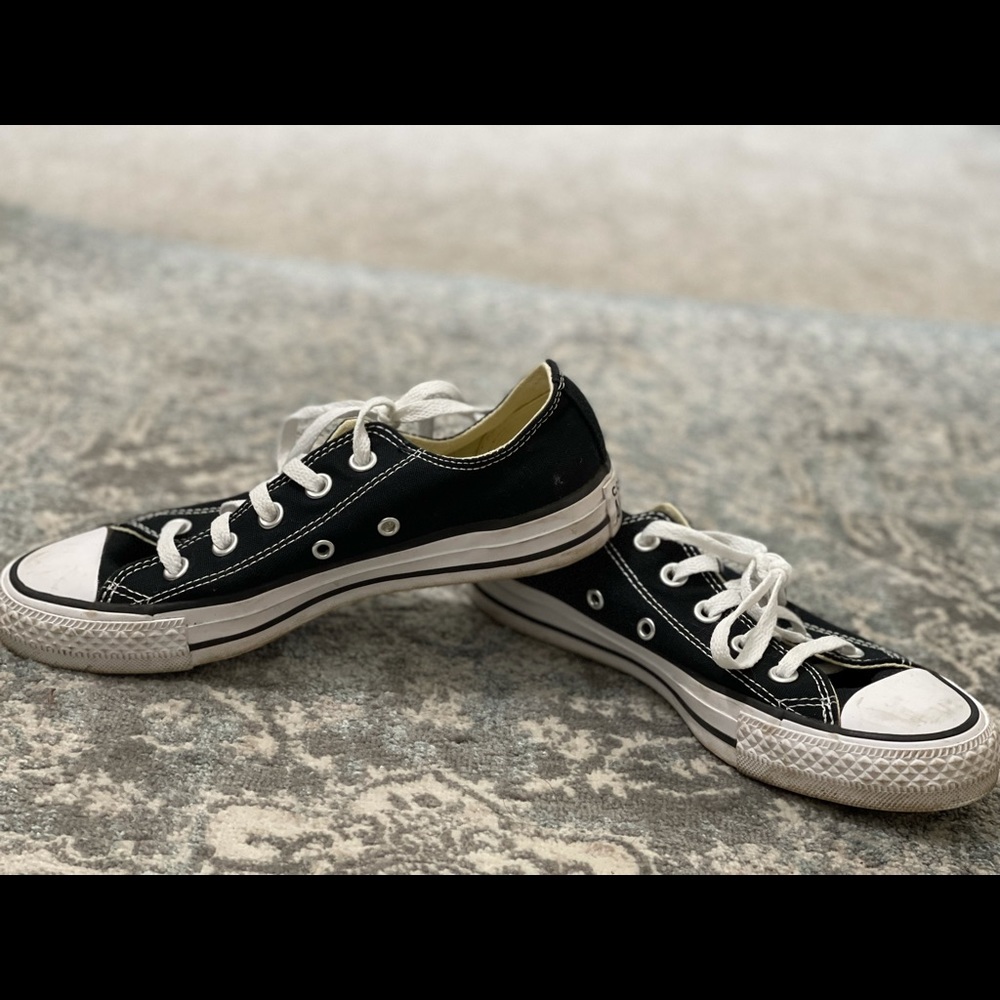 Men 4/women 6 black Converse sneakers